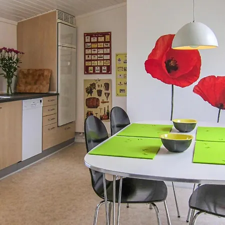 An Awesome In With 2 Bedrooms And Wifi Apartmán Gudhjem