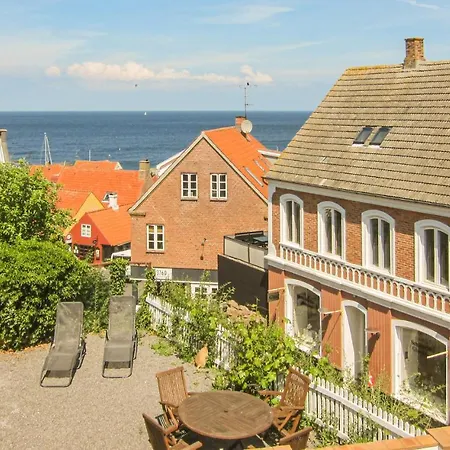 An Awesome In With 2 Bedrooms And Wifi Apartmán Gudhjem