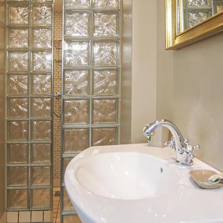 An Awesome In With 2 Bedrooms And Wifi Gudhjem