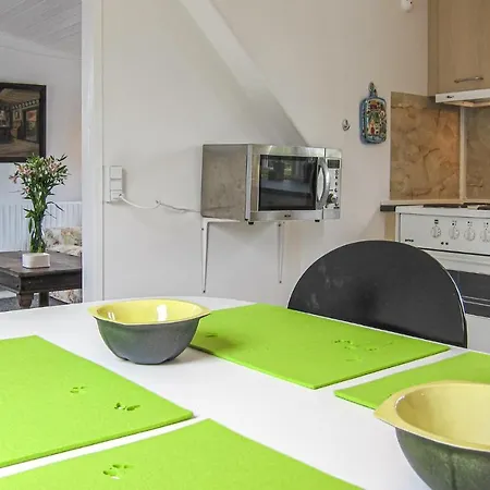 An Awesome In With 2 Bedrooms And Wifi Apartmán Gudhjem